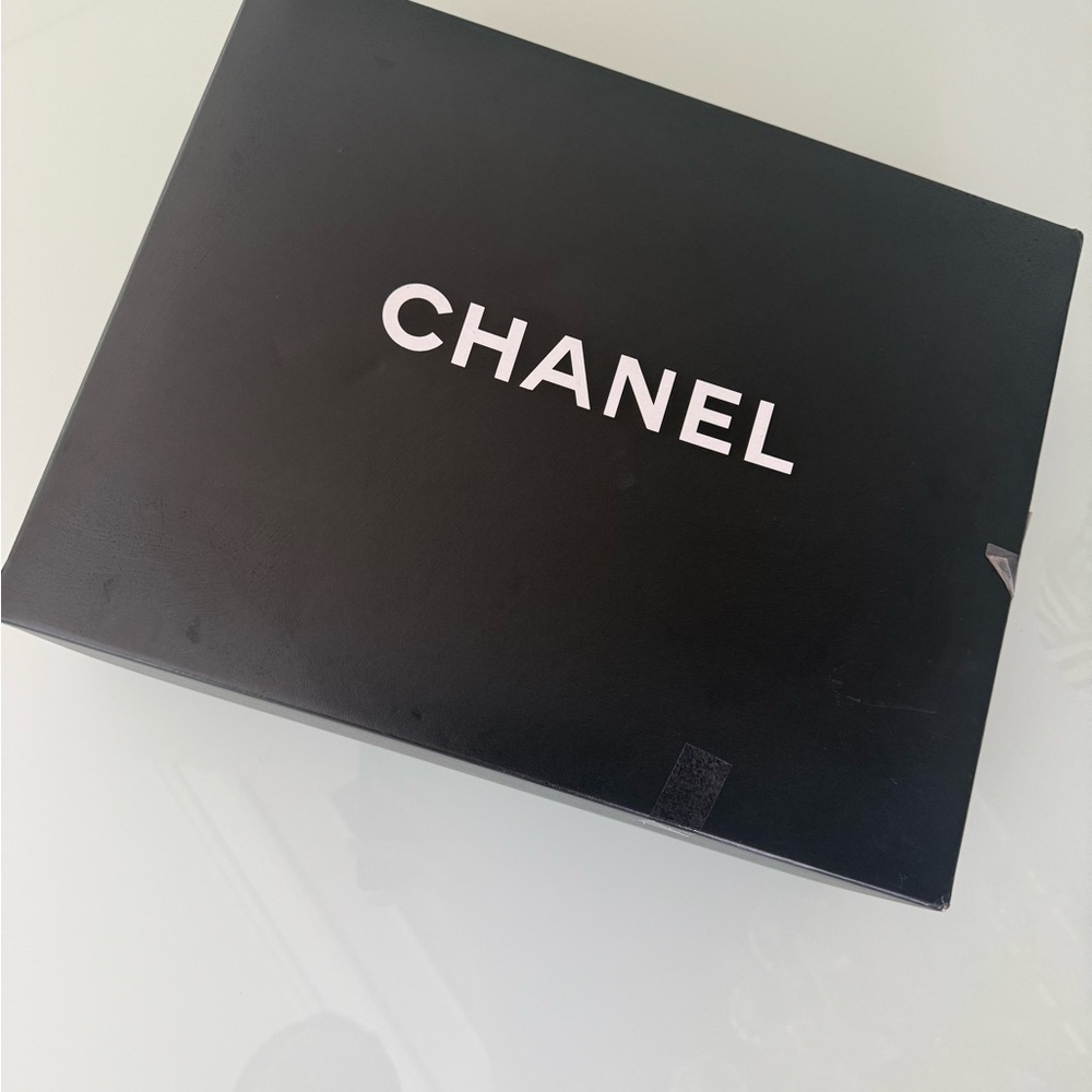 Chanel Black Quilted Crossbody Bag XL - Picture 2 of 16